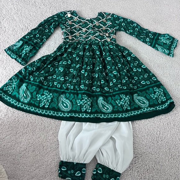 Afghan Traditional Clothes - Picture 3 of 3